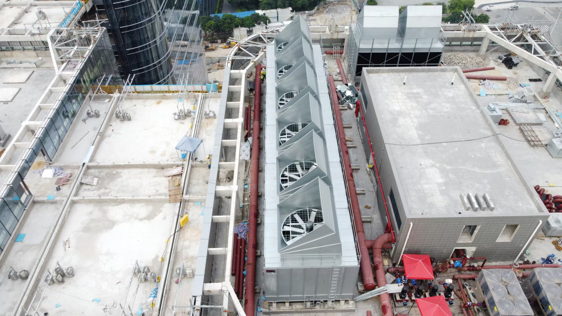 冷卻塔振動的原因和解決方法(冷卻塔機組的工作原理圖)